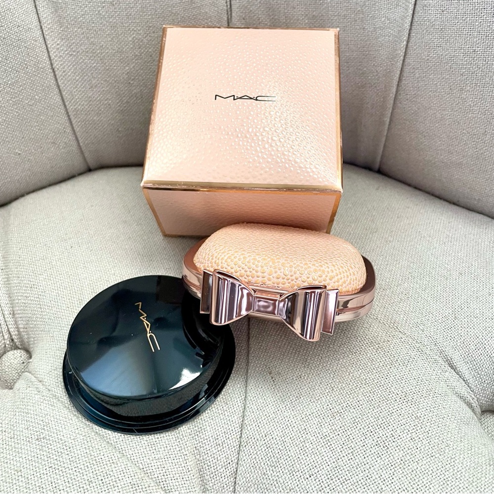 🩷 New MAC Making Pretty Bow compact Sheer Mystery Powder LIGHT MEDIUM limited